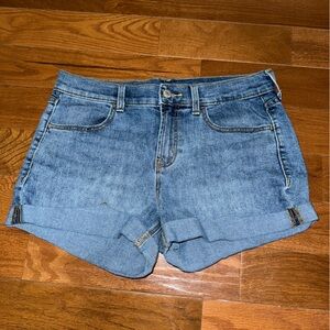 🖤🩶🤍 old navy 🤍🩶🖤 Jean shorts size 6 women’s
